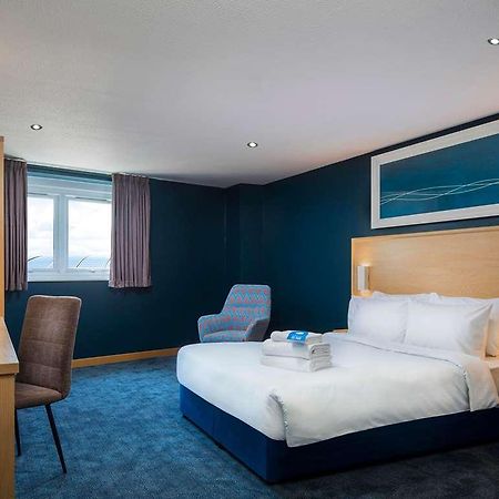 Travelodge Reading Whitley Room photo
