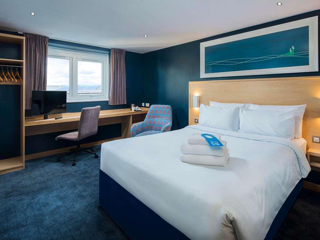 Travelodge Reading Whitley Room photo
