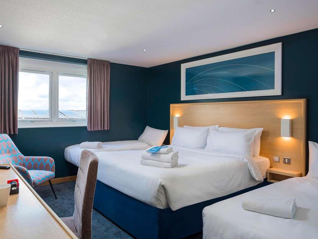 Travelodge Reading Whitley Room photo