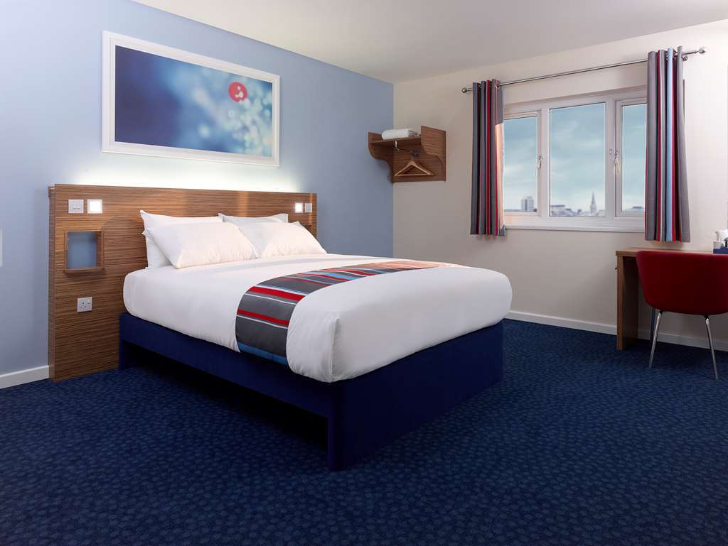 Travelodge Reading Whitley Room photo