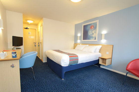 Travelodge Reading Whitley Room photo