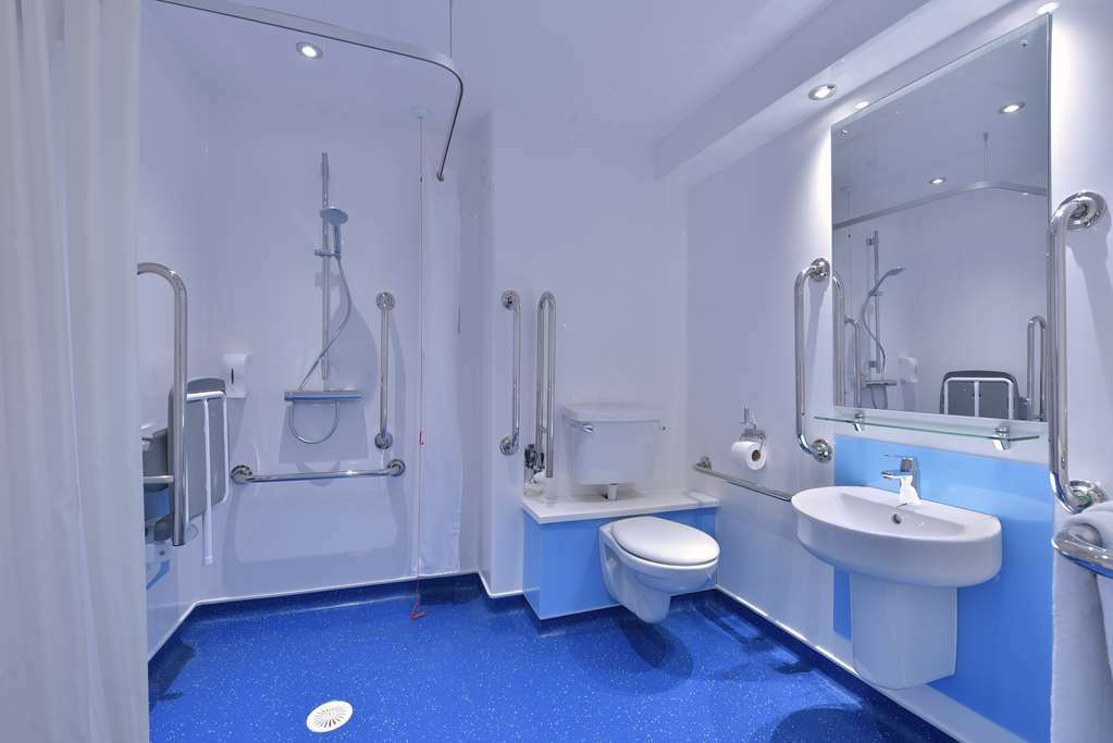 Travelodge Reading Whitley Room photo
