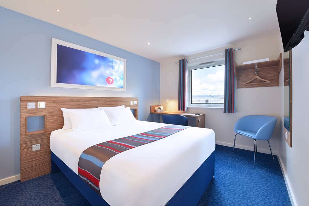 Travelodge Reading Whitley Room photo