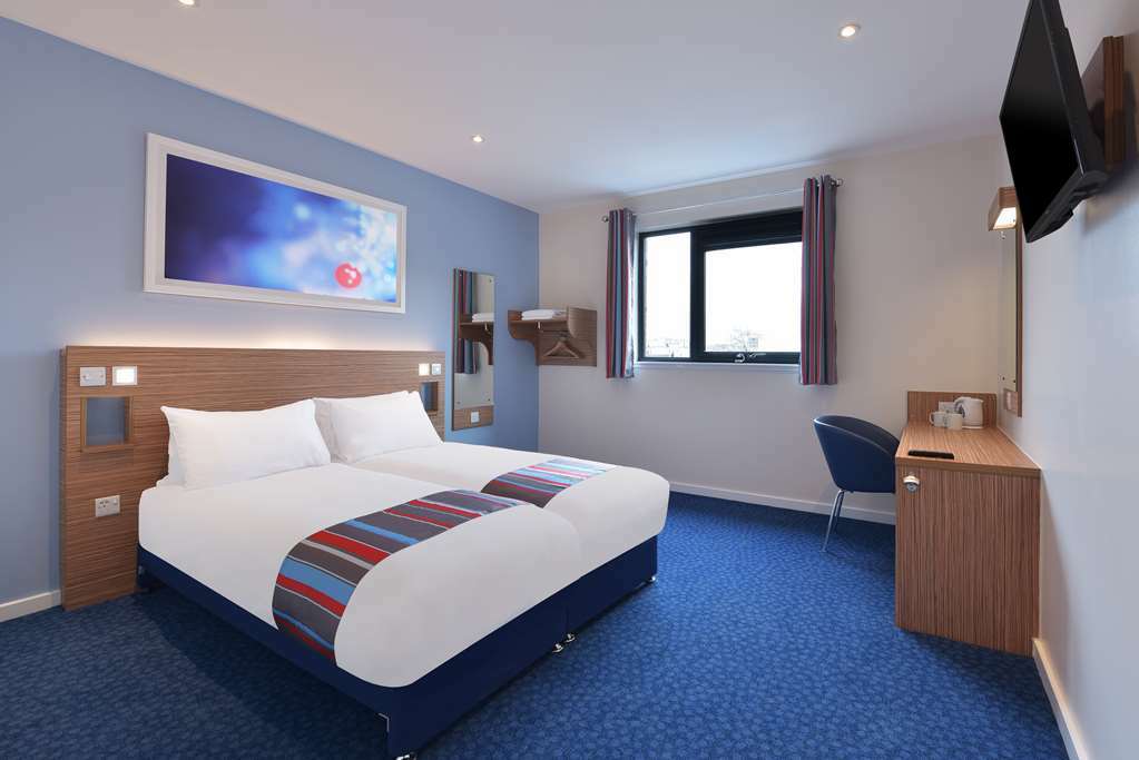 Travelodge Reading Whitley Room photo