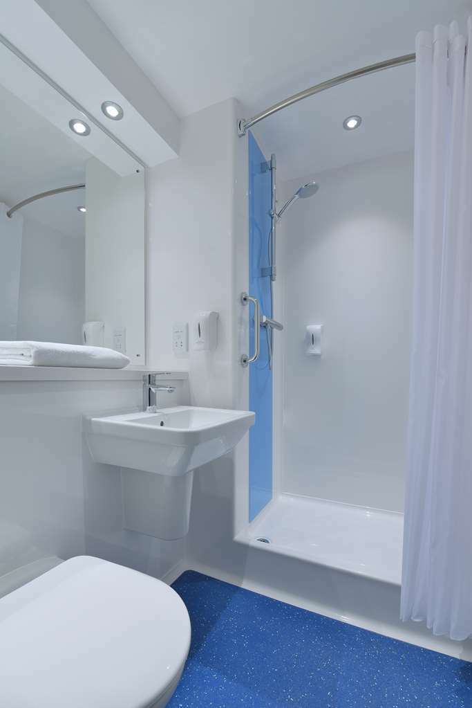 Travelodge Reading Whitley Room photo