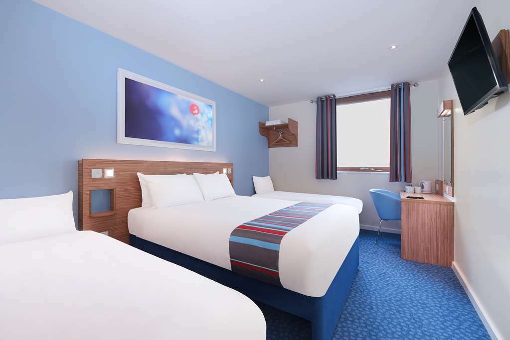 Travelodge Reading Whitley Room photo