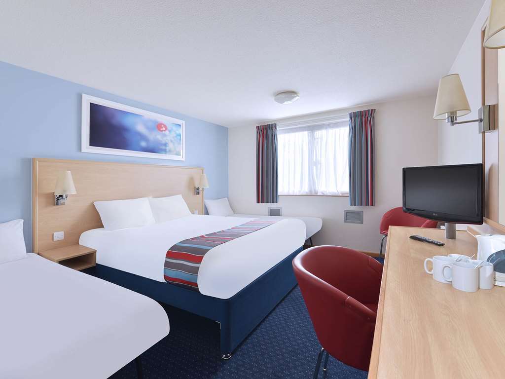 Travelodge Reading Whitley Room photo